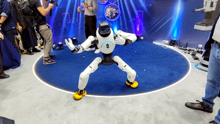 Démonstration kung fu du robot humanoïde Agibot à VivaTech 2026
